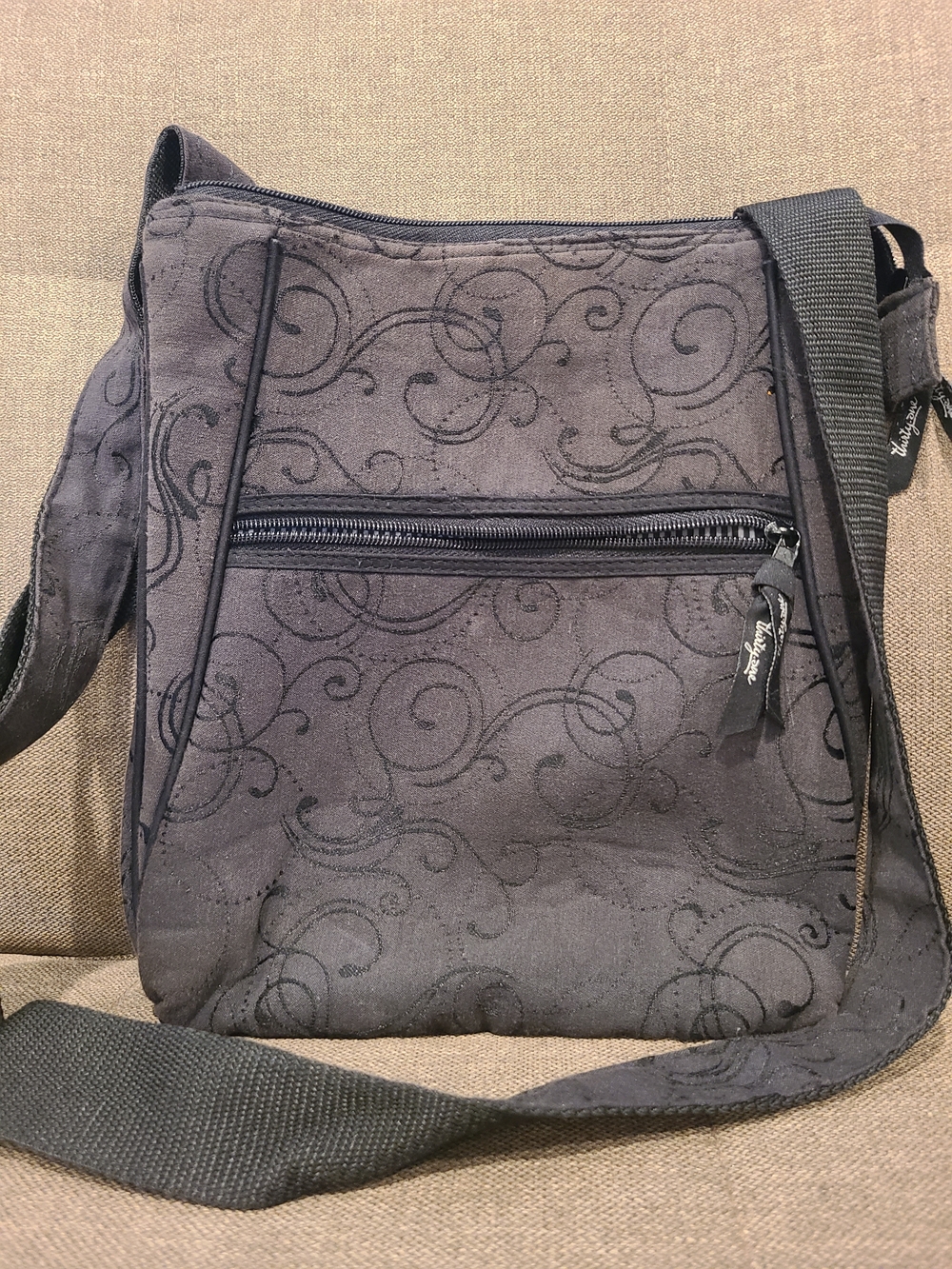 Thirty-One Organizing Shoulder Bag in a blacm baroque/scroll pattern